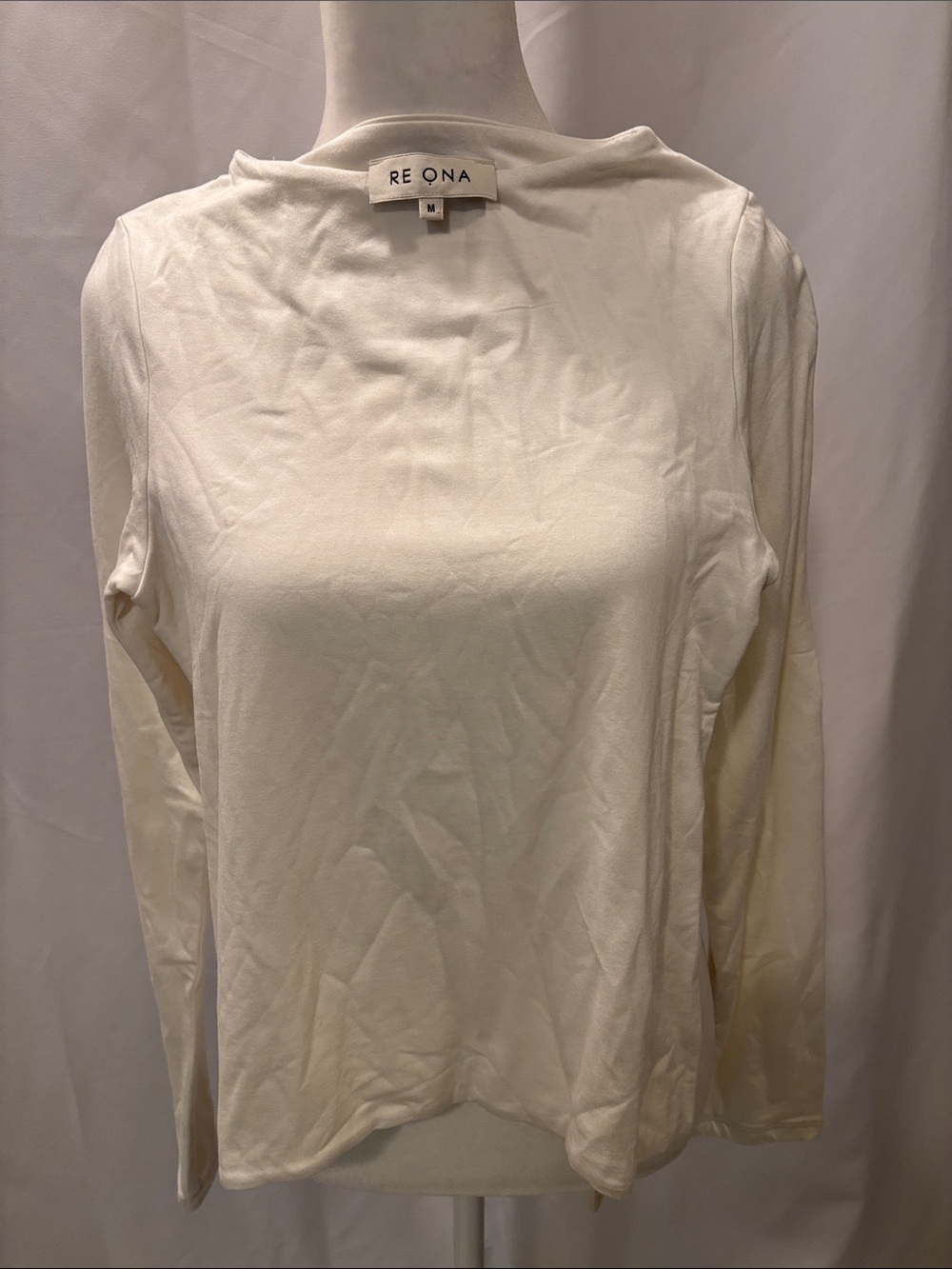 Re Ona Cream Top with Long Sleeves - size Medium